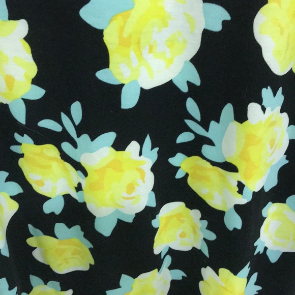 LAST CALL LuLaRoe Floral Julia - Picture 2 of 5